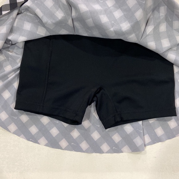 Nike Black and White Checkered Skort - Picture 3 of 4